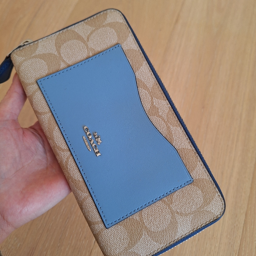 NWT Coach Color Block Logo Accordion Zip-Around Wallet Blue Signature F5…
